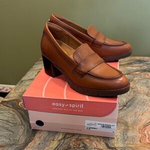 New Easy Spirit Women's Tan Loafers